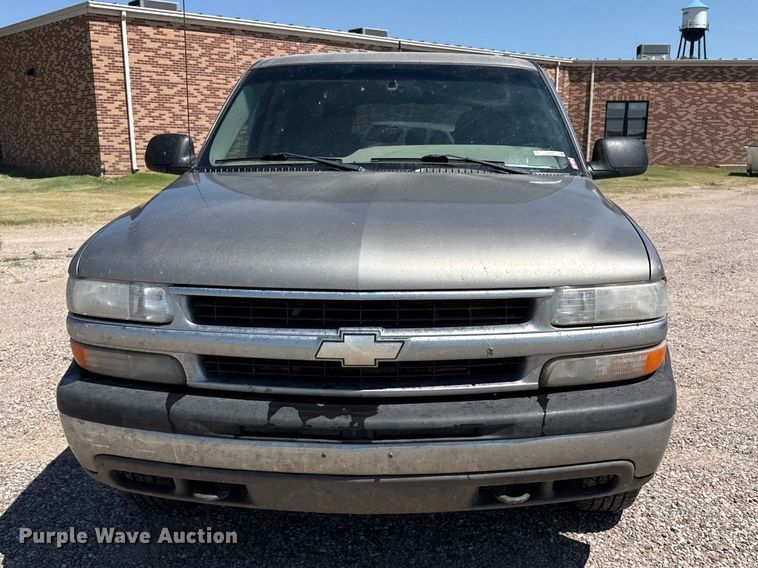 image for item EW4006 2001 Chevrolet Suburban SUV