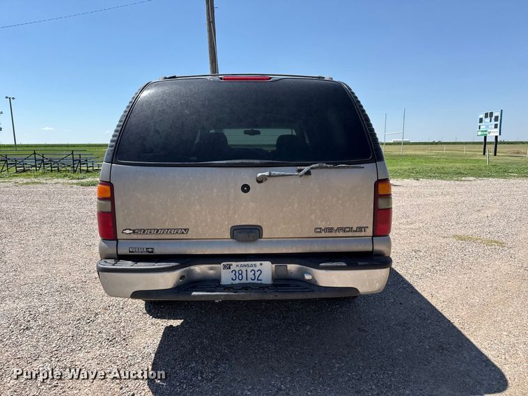 image for item EW4006 2001 Chevrolet Suburban SUV