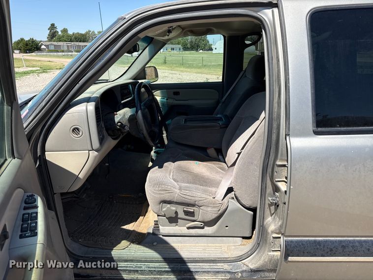 image for item EW4006 2001 Chevrolet Suburban SUV