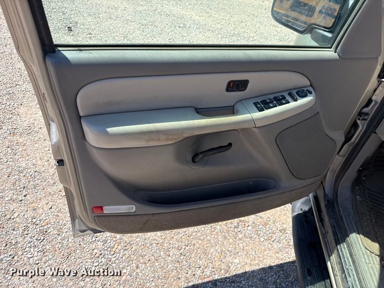 image for item EW4006 2001 Chevrolet Suburban SUV
