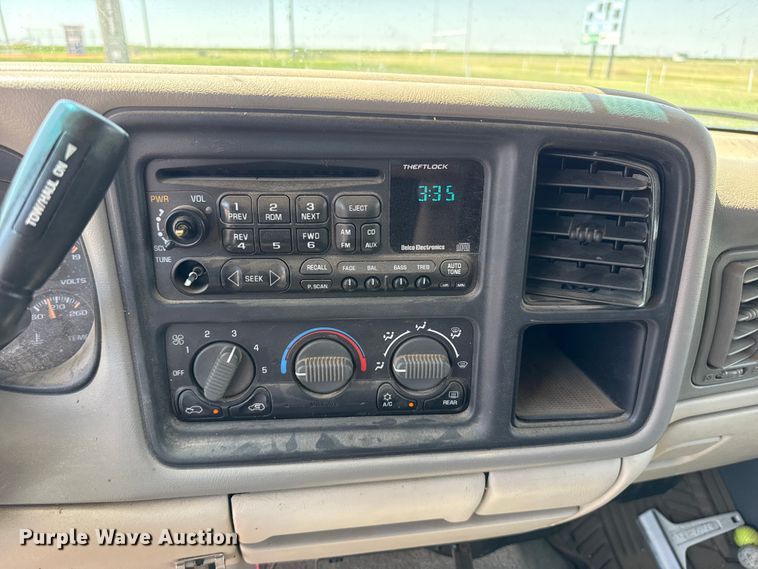 image for item EW4006 2001 Chevrolet Suburban SUV