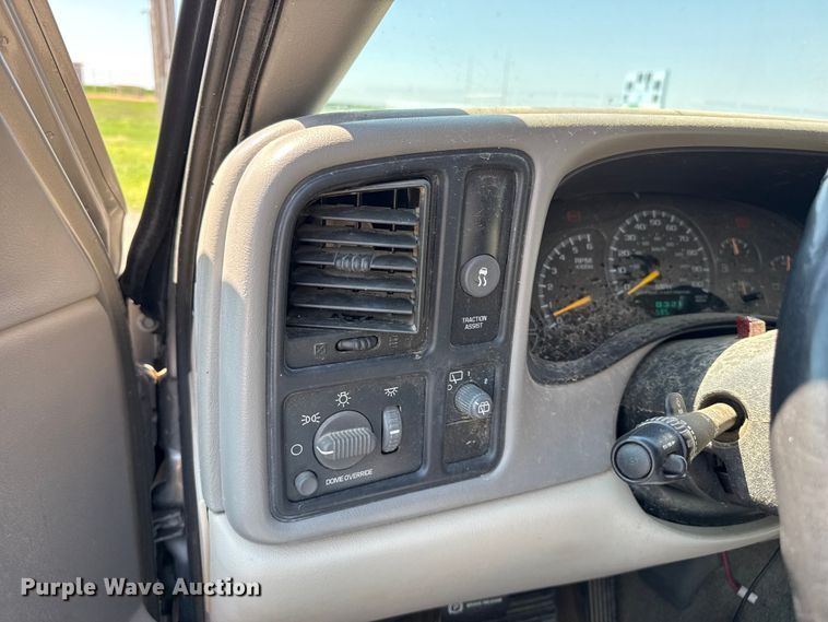 image for item EW4006 2001 Chevrolet Suburban SUV