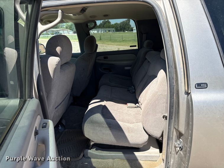 image for item EW4006 2001 Chevrolet Suburban SUV