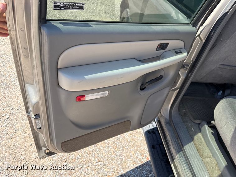 image for item EW4006 2001 Chevrolet Suburban SUV