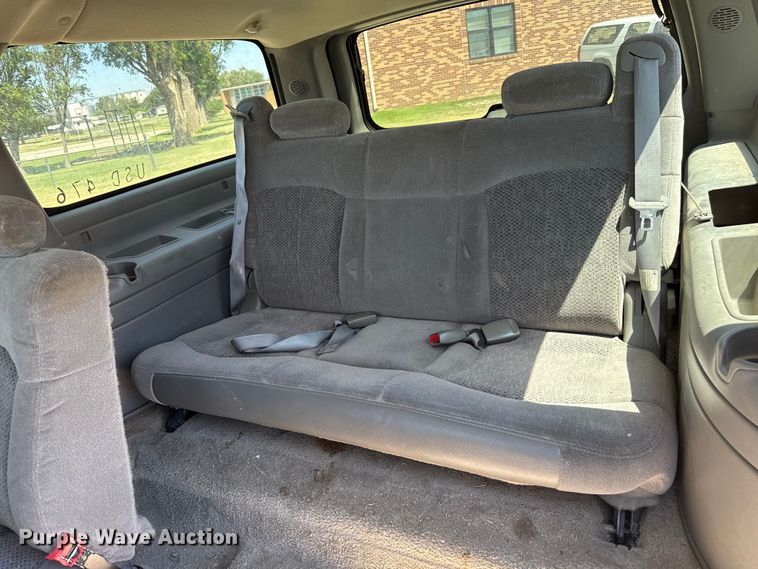image for item EW4006 2001 Chevrolet Suburban SUV