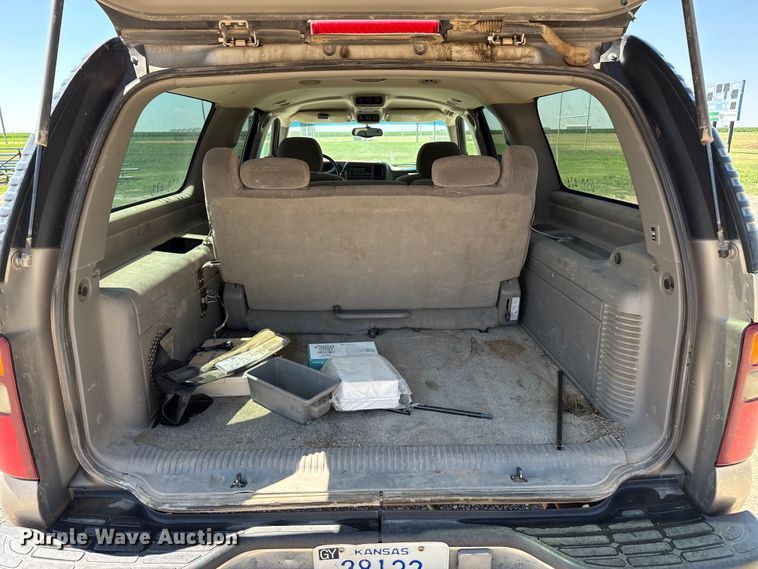 image for item EW4006 2001 Chevrolet Suburban SUV
