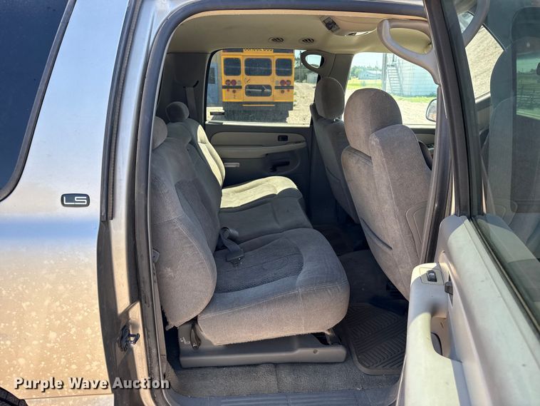 image for item EW4006 2001 Chevrolet Suburban SUV