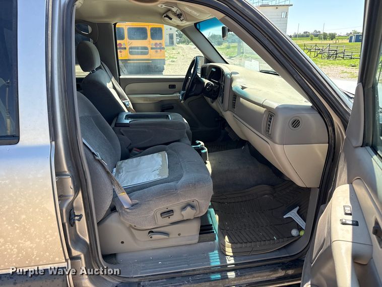 image for item EW4006 2001 Chevrolet Suburban SUV