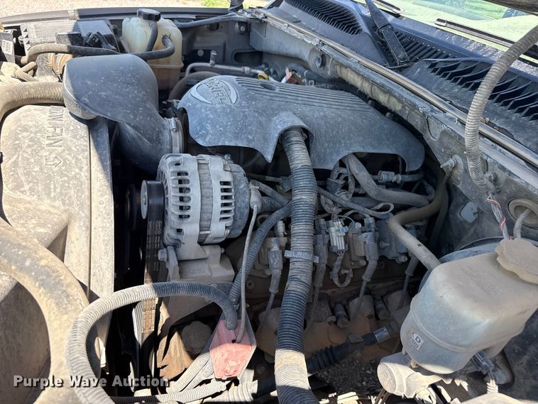 image for item EW4006 2001 Chevrolet Suburban SUV