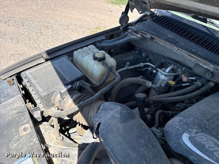 image for item EW4006 2001 Chevrolet Suburban SUV