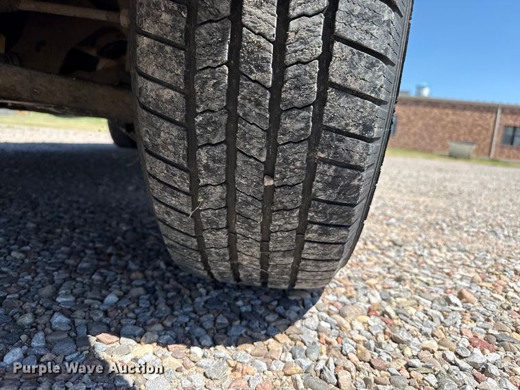 image for item EW4006 2001 Chevrolet Suburban SUV