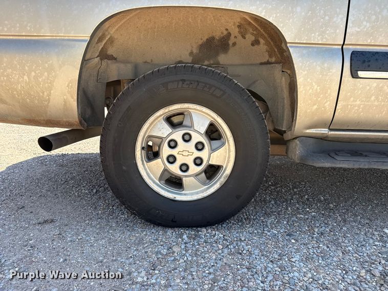 image for item EW4006 2001 Chevrolet Suburban SUV
