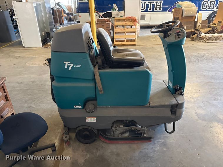 image for item EW4008 Tennant T7 Floor scrubber