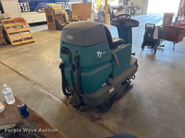 image for item EW4008 Tennant T7 Floor scrubber