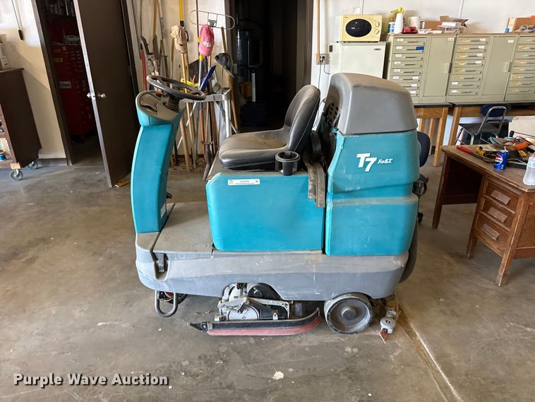 image for item EW4008 Tennant T7 Floor scrubber