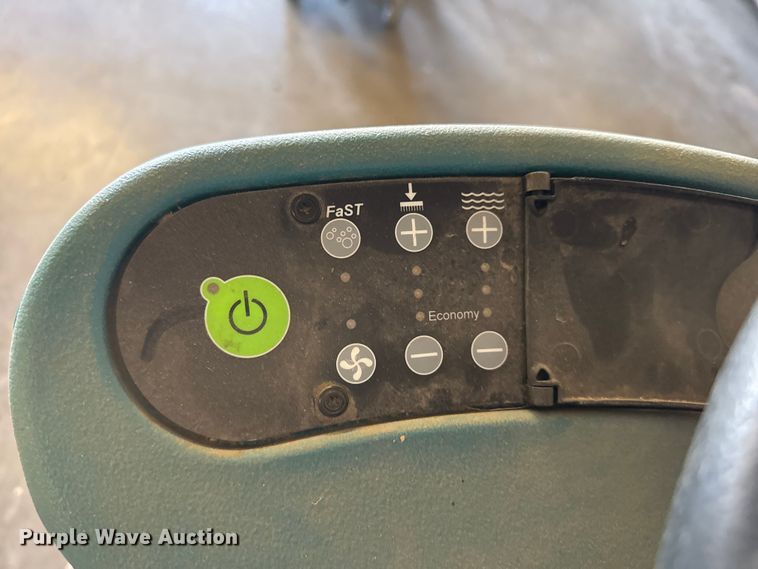 image for item EW4008 Tennant T7 Floor scrubber