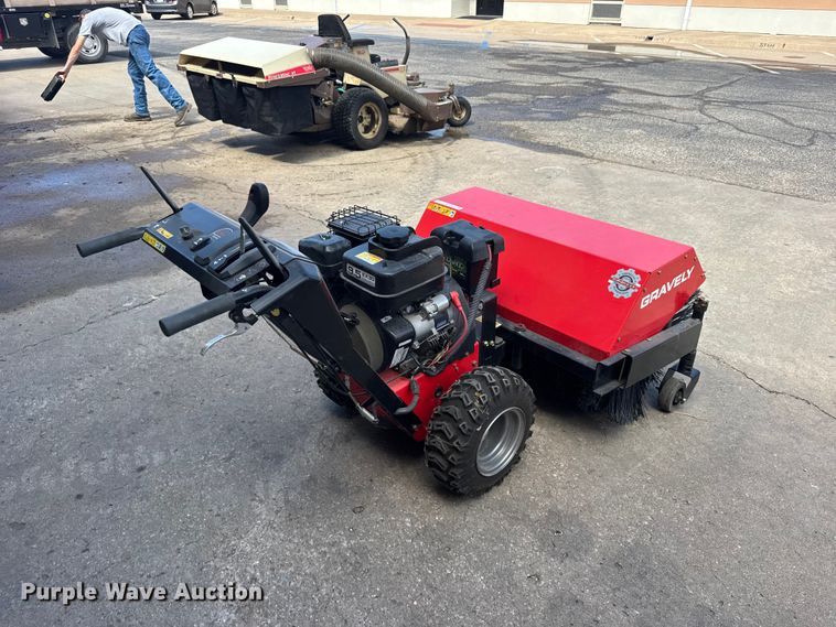 image for item EW4948 Gravely Hydro Brush 36 broom