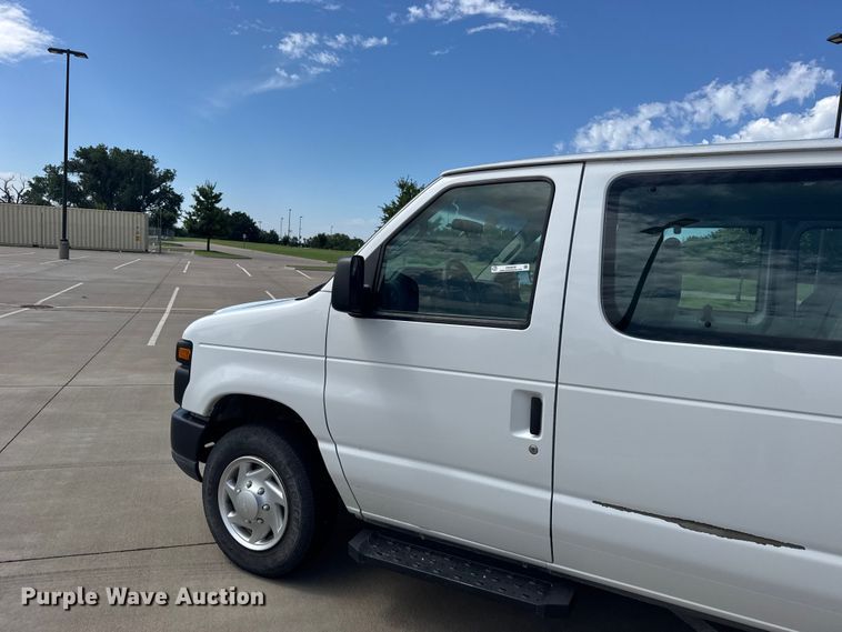 image for item EW4949 2011 Ford E350 Super Duty XL van