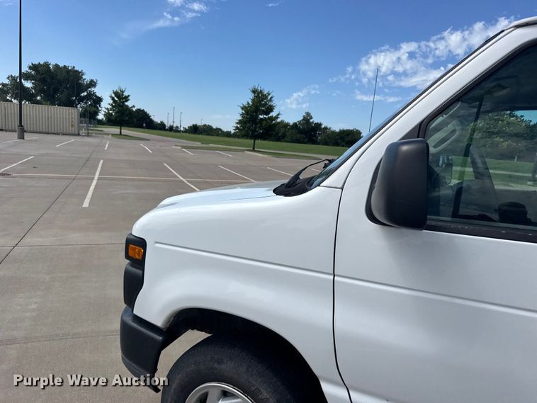 image for item EW4949 2011 Ford E350 Super Duty XL van