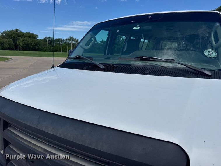 image for item EW4949 2011 Ford E350 Super Duty XL van