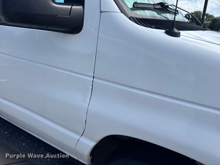 image for item EW4949 2011 Ford E350 Super Duty XL van