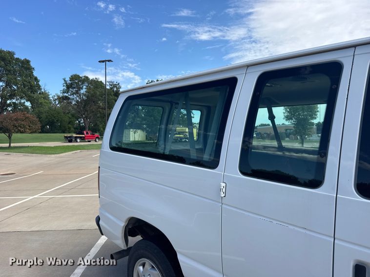 image for item EW4949 2011 Ford E350 Super Duty XL van