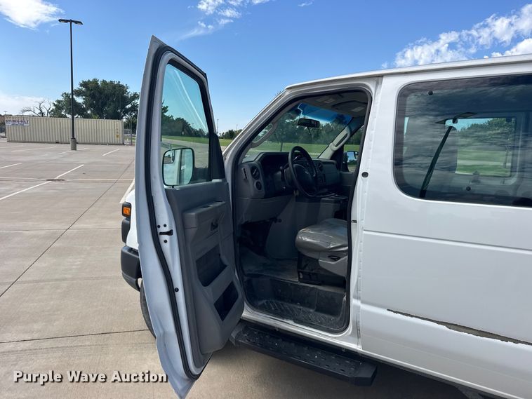 image for item EW4949 2011 Ford E350 Super Duty XL van