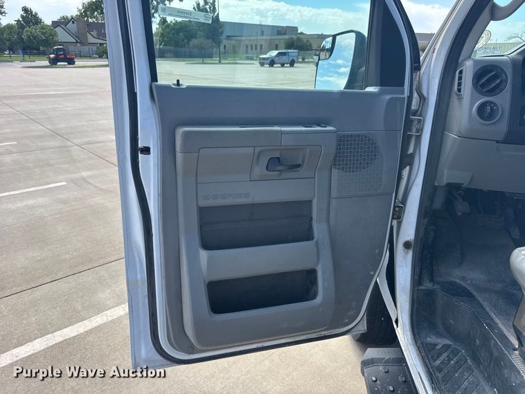 image for item EW4949 2011 Ford E350 Super Duty XL van