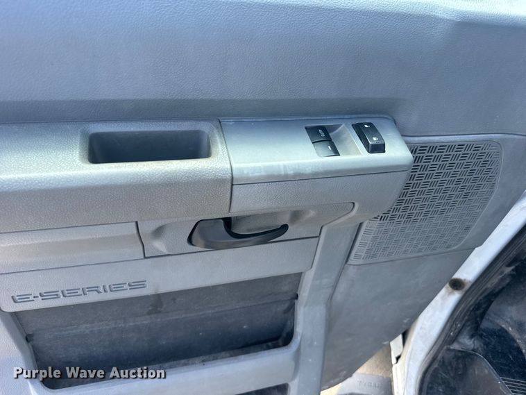 image for item EW4949 2011 Ford E350 Super Duty XL van