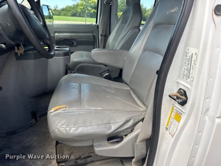 image for item EW4949 2011 Ford E350 Super Duty XL van