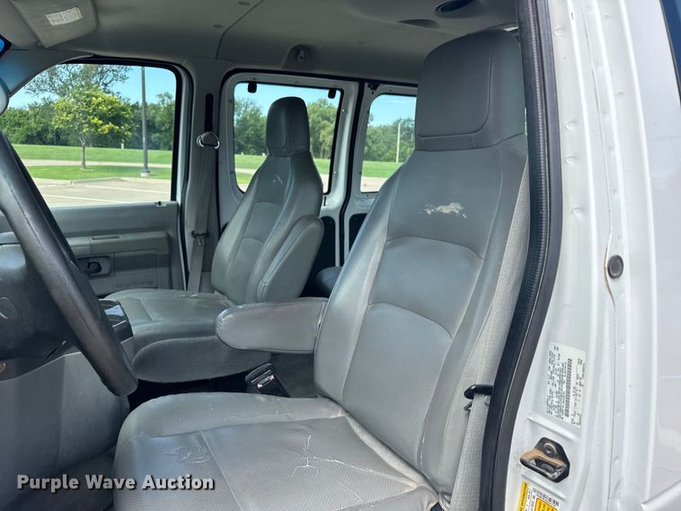 image for item EW4949 2011 Ford E350 Super Duty XL van