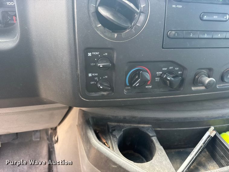 image for item EW4949 2011 Ford E350 Super Duty XL van