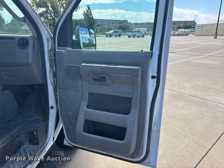 image for item EW4949 2011 Ford E350 Super Duty XL van