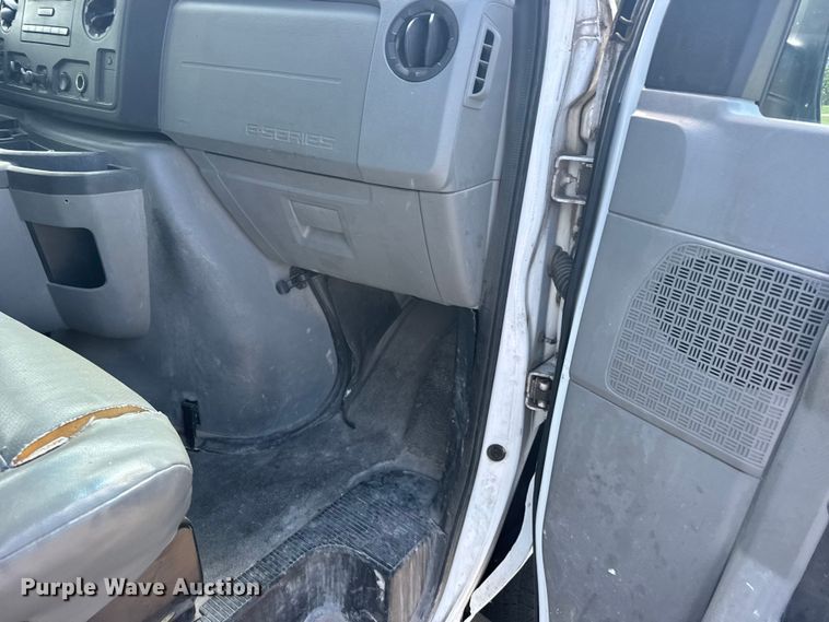 image for item EW4949 2011 Ford E350 Super Duty XL van