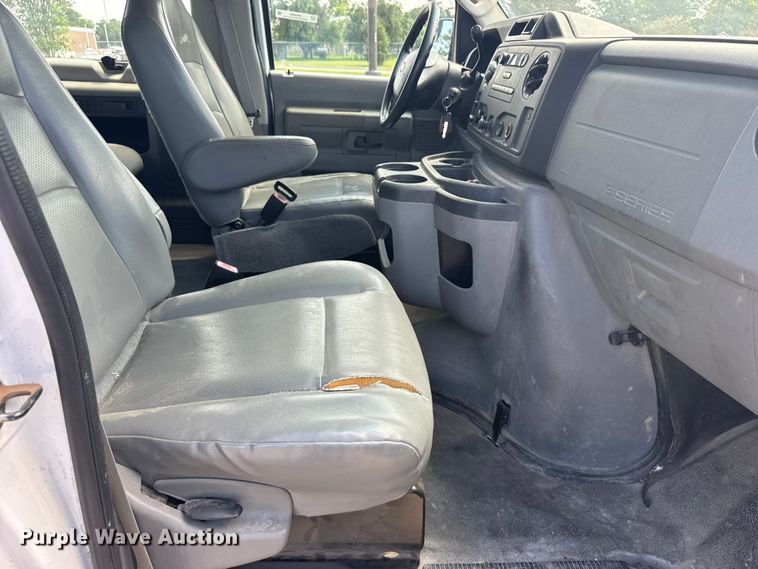 image for item EW4949 2011 Ford E350 Super Duty XL van
