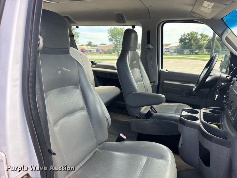 image for item EW4949 2011 Ford E350 Super Duty XL van