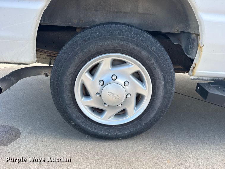 image for item EW4949 2011 Ford E350 Super Duty XL van