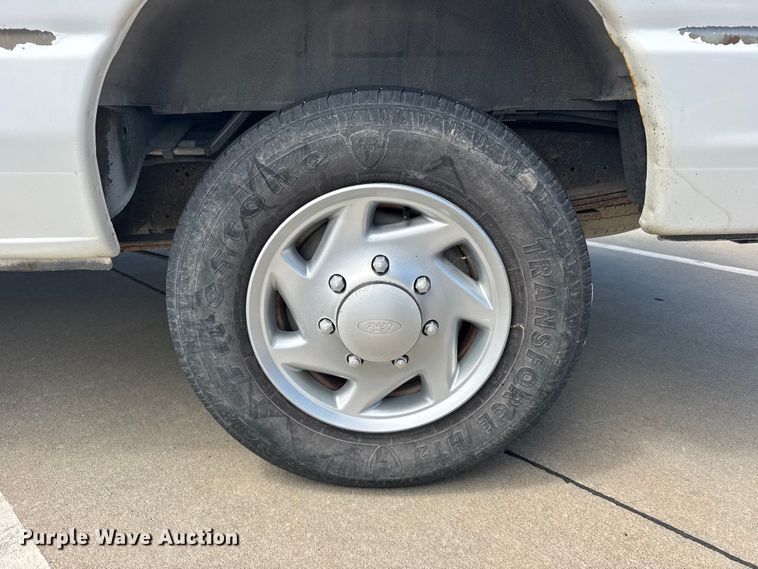 image for item EW4949 2011 Ford E350 Super Duty XL van