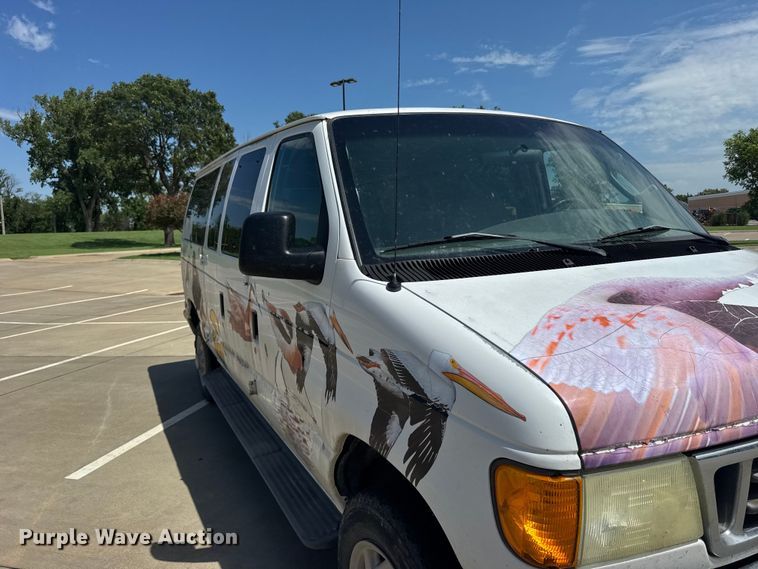 image for item EW4950 2006 Ford E350 Super Duty XL van