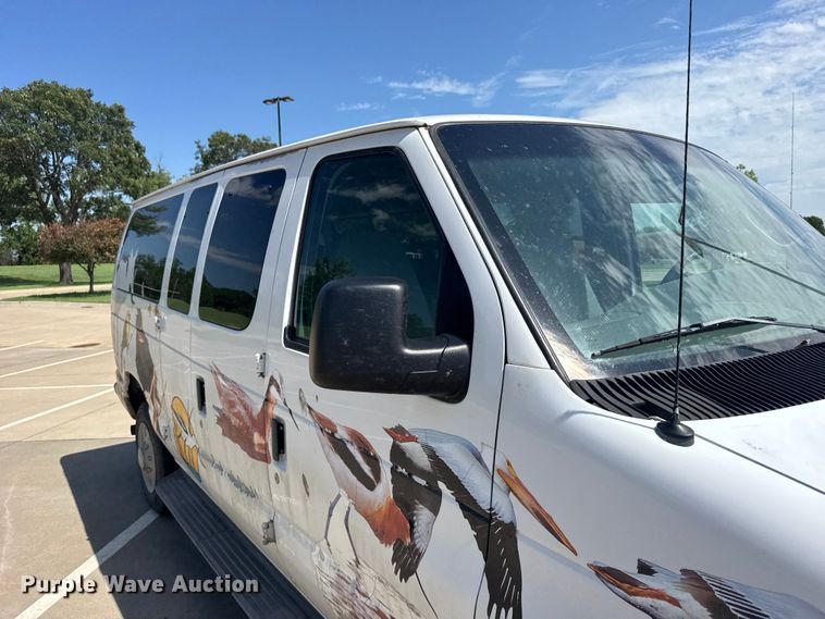 image for item EW4950 2006 Ford E350 Super Duty XL van