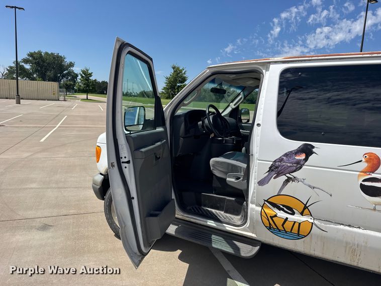 image for item EW4950 2006 Ford E350 Super Duty XL van