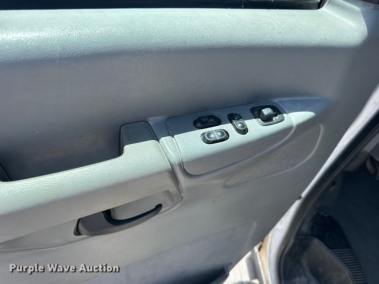 image for item EW4950 2006 Ford E350 Super Duty XL van