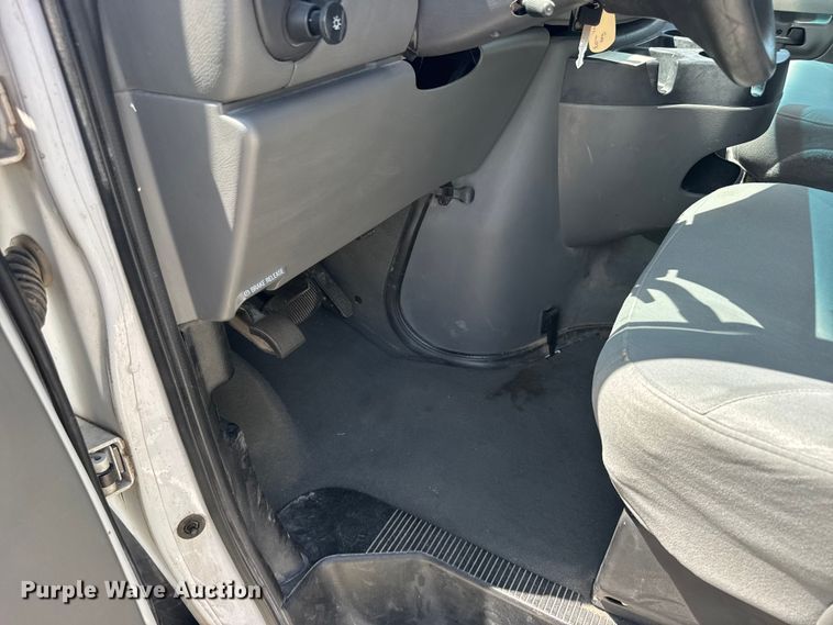 image for item EW4950 2006 Ford E350 Super Duty XL van