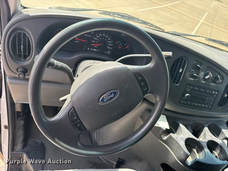image for item EW4950 2006 Ford E350 Super Duty XL van