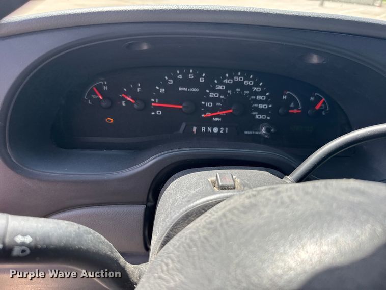 image for item EW4950 2006 Ford E350 Super Duty XL van