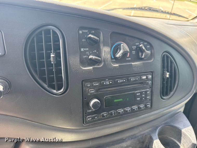 image for item EW4950 2006 Ford E350 Super Duty XL van