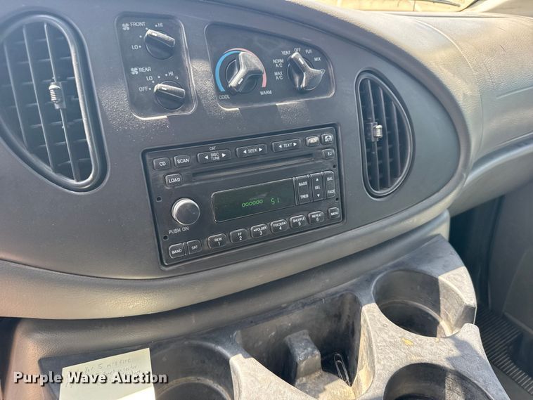image for item EW4950 2006 Ford E350 Super Duty XL van