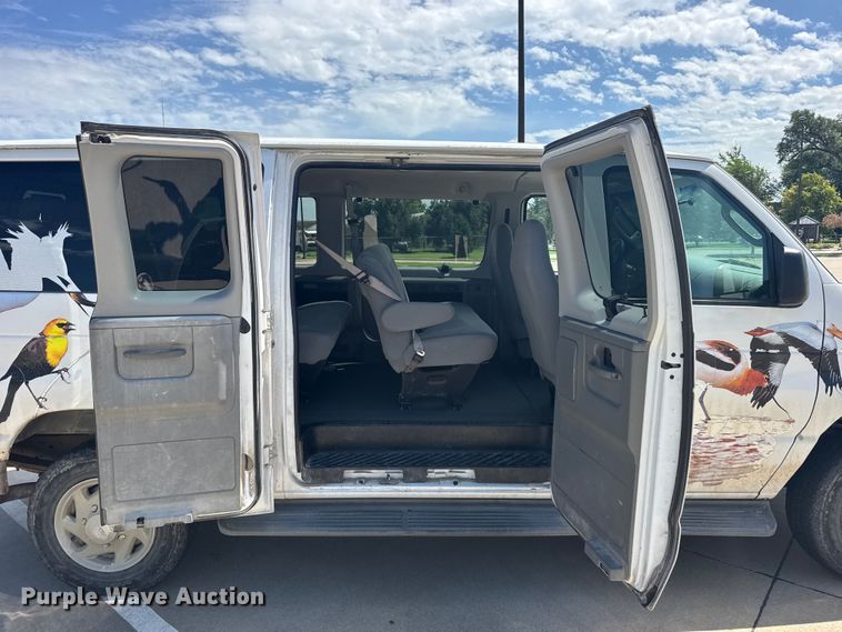 image for item EW4950 2006 Ford E350 Super Duty XL van
