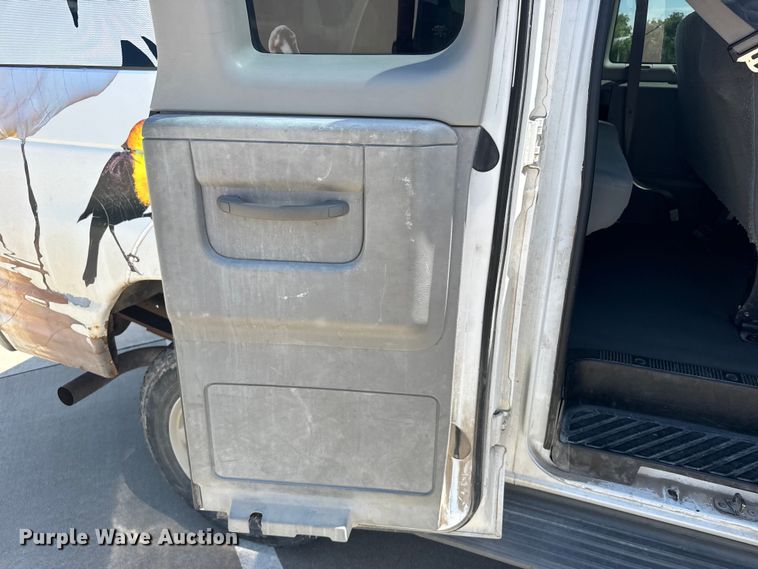 image for item EW4950 2006 Ford E350 Super Duty XL van