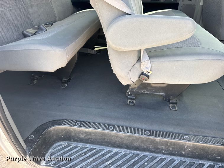 image for item EW4950 2006 Ford E350 Super Duty XL van